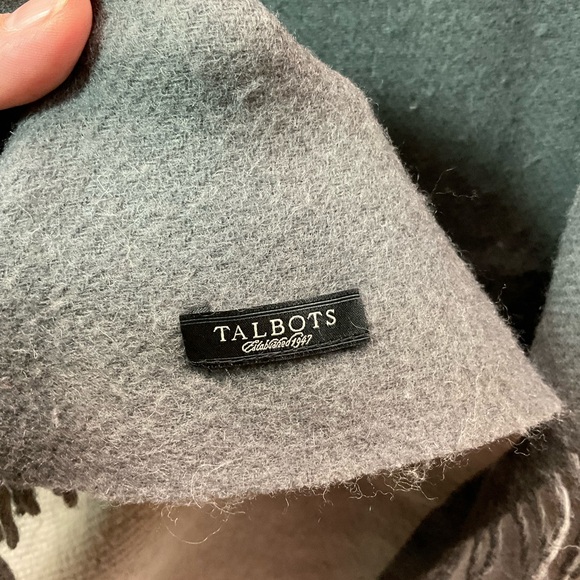 Talbots Cape / Shawl - Picture 4 of 4